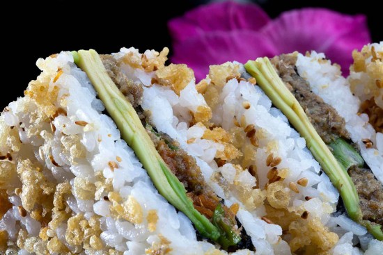 תפריט סוהו - טמפורה סנדוויץ', סושי - טמפורה קריספי סנדביץ' סלמון סקין ואבוקדו