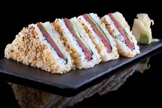 תפריט סוהו - טמפורה סנדוויץ', סושי - טמפורה קריספי סנדביץ' טונה אדומה ואבוקדו