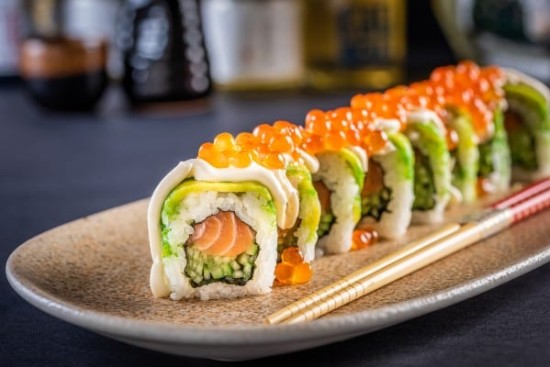 תפריט סוהו - הוסומאקי 8 יח', סושי - סלמון איקורא